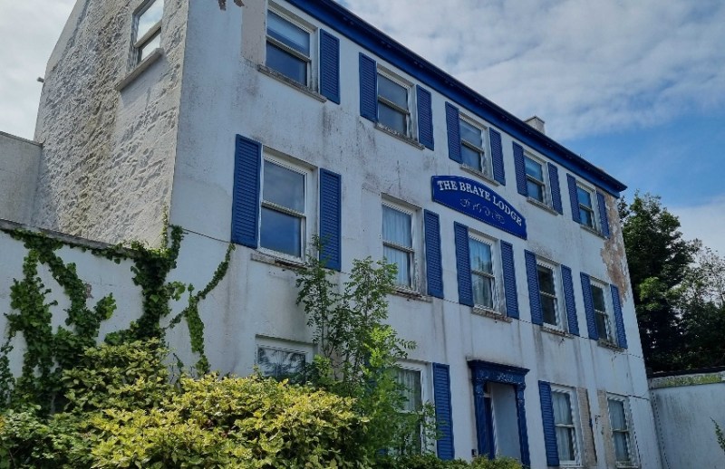 Braye_lodge_hotel.jpg