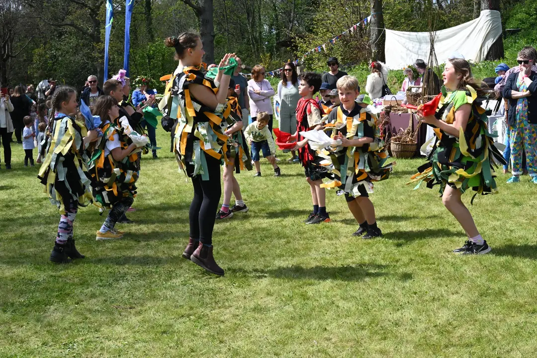 Photo_by_Pat_CLark_Morris_Dancing.jpg