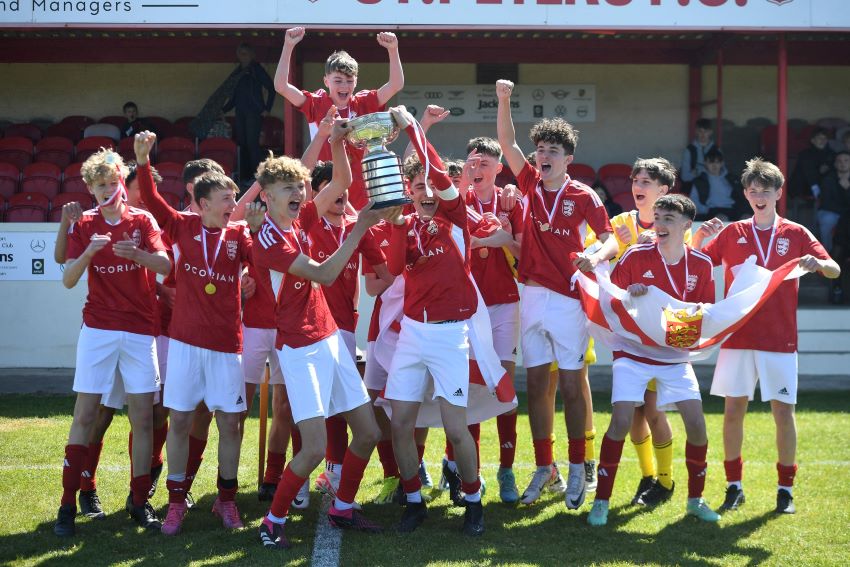 Jersey_lift_Star_Trophy.jpg