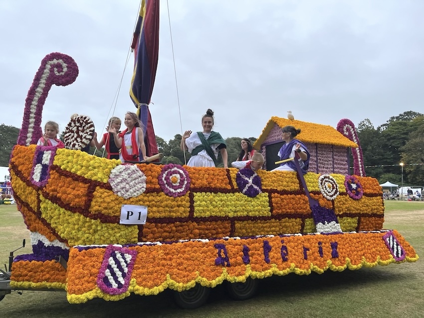 North_Show_2024_Battle_of_Flowers_Asterix.jpeg