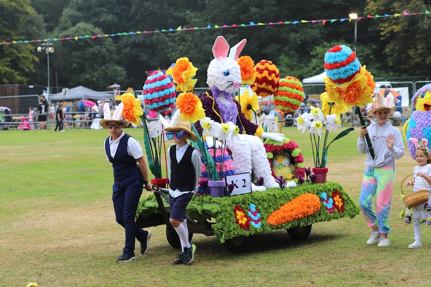 North_Show_2024_Battle_of_Flowers_easter_bunny.JPG
