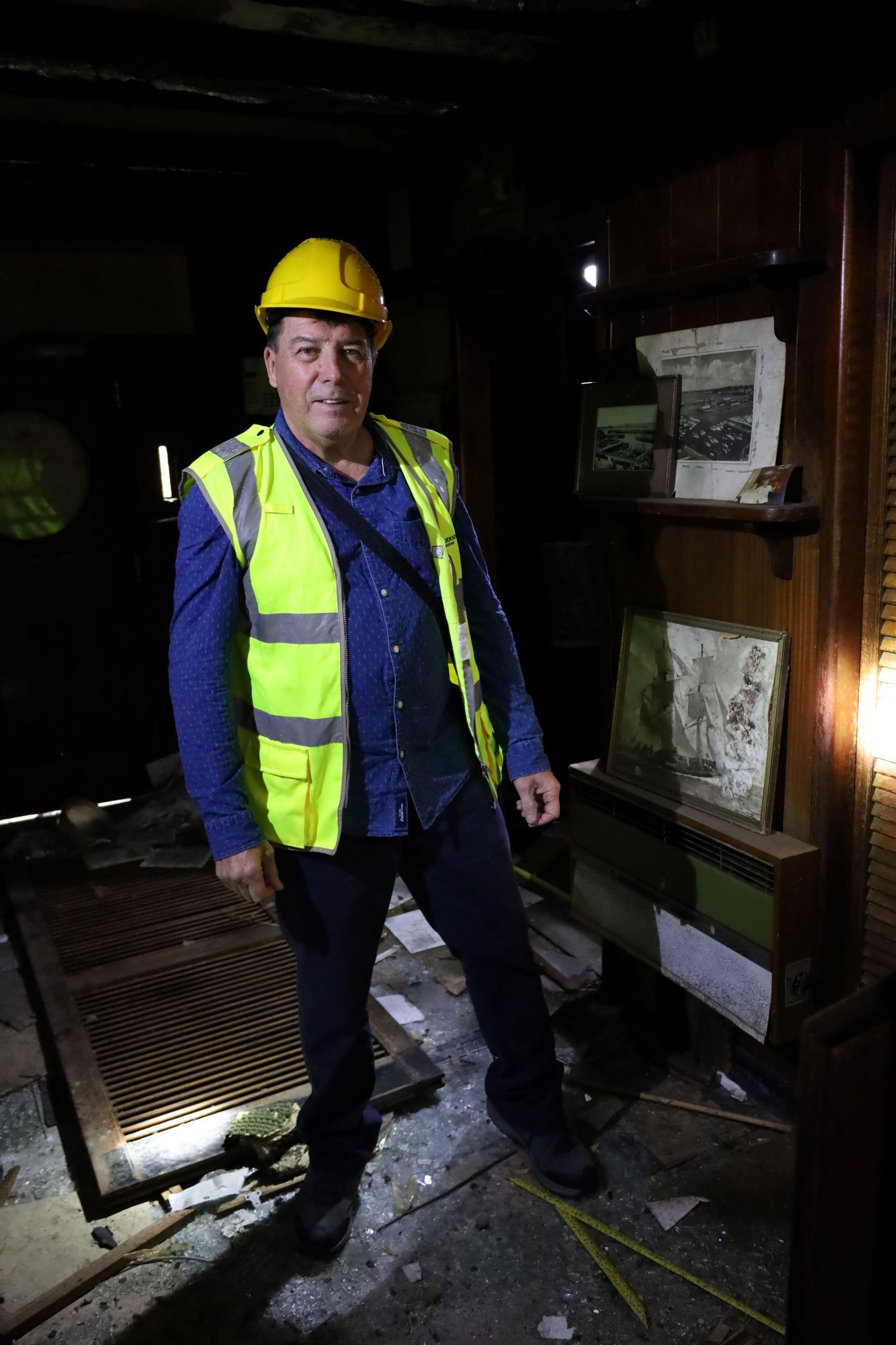 La_Folie_Inn_visit_Richard_in_the_main_hallway.JPG