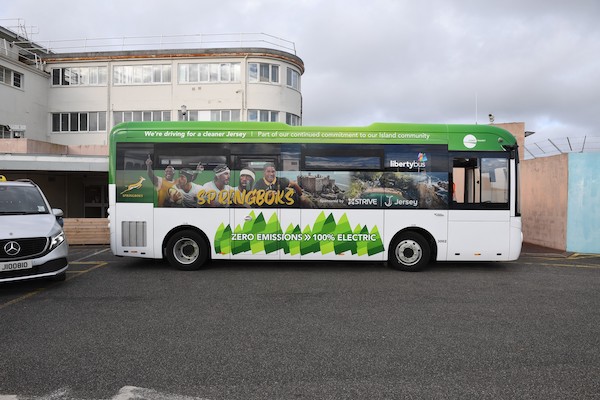 Springboks Rugby Bus WATCH: Signatures, selfies and a branded bus welcome Springboks to ...