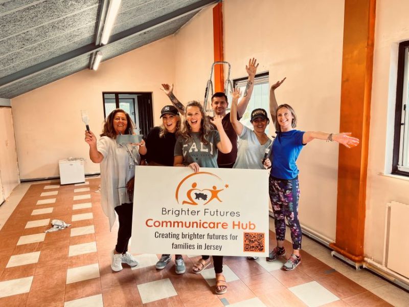 Appleby_painting_volunteers_at_Communicare33.jpg