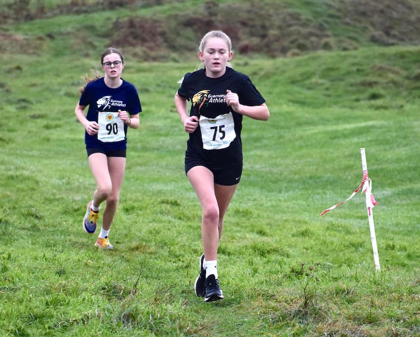 Boxing_Day_XC_kids_race_Sienna_Le_Poidevin_75_and_Emilia_Sexton_by_Rob_Elliott.jpg