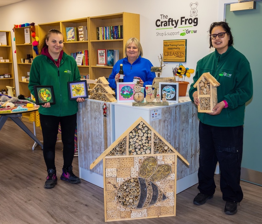 Grow_Heather_Brown_and_Sara_Charman_with_FrOGs_shop_lead_Vanda_Slann.jpg